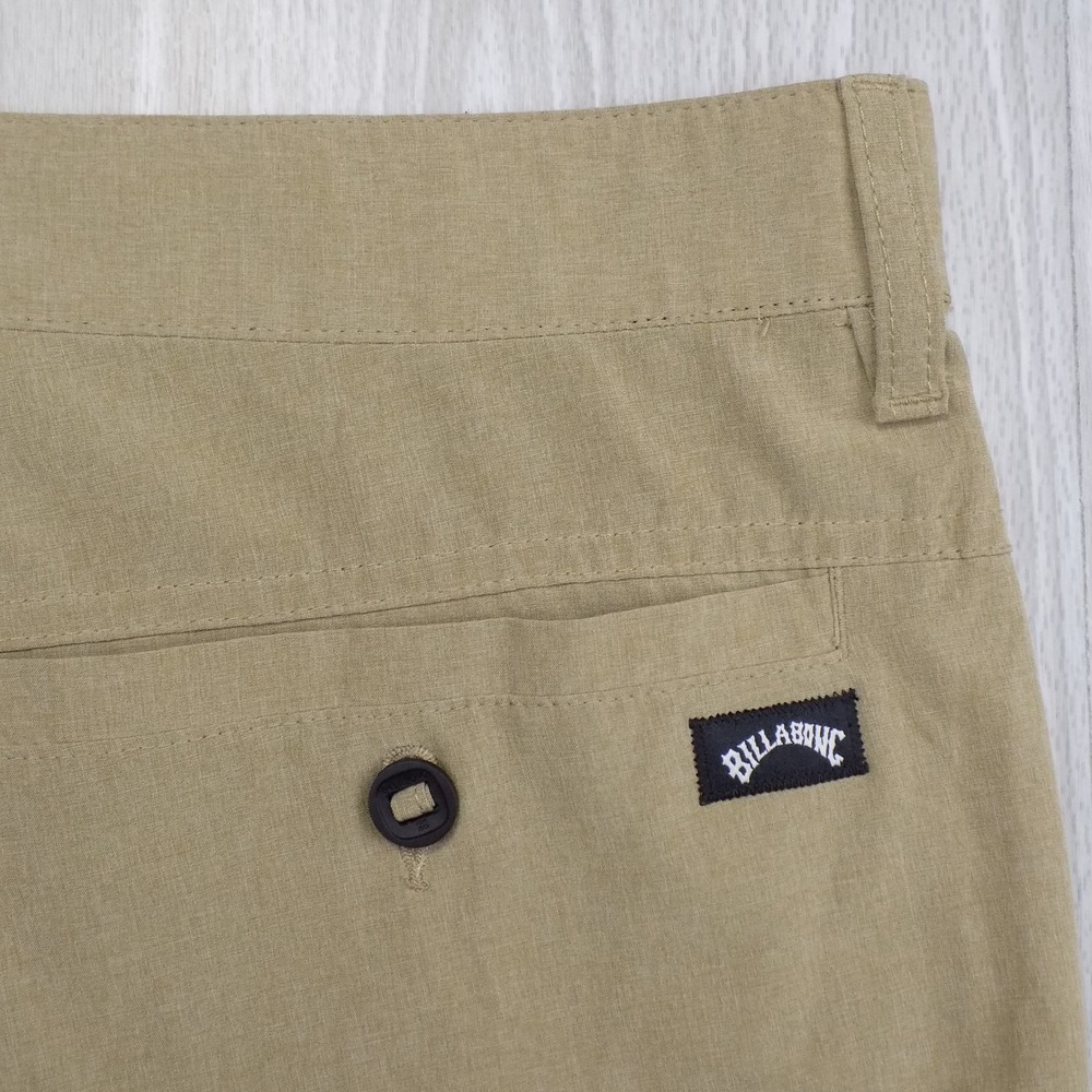 Billabong Sandpiper Submersibles Mens 34 Khaki Tan Performance Hybrid Shorts